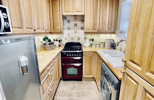 Chipping Campden Cottage | Cotswold Chic Retreats "Jacinabox" in Chipping Campden The Cotswolds