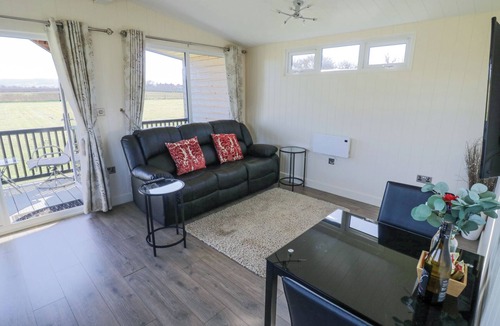 Bretforton Cottage | COTSWOLD VIEW 2, romantic, character holiday cottage in Honeybourne