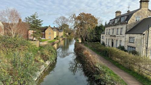 Stroud House | Cotswolds-Stroud-Large 9 Bed Home-Sleeps 20-Work or Leisure