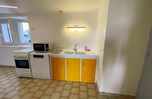 Saint-Quentin-sur-Inrois Cottage | Cottage with Garden, WiFi, Private Parking near Loches