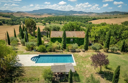 Casino di Terra Cottage | Cottage 'Casale for 10 People' with Shared Pool, Wi-Fi and Air Conditioning