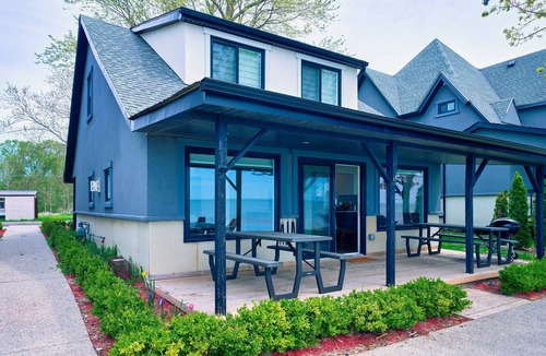 Wainfleet Cottage | Cottage 16: Beachfront Cottage Escape