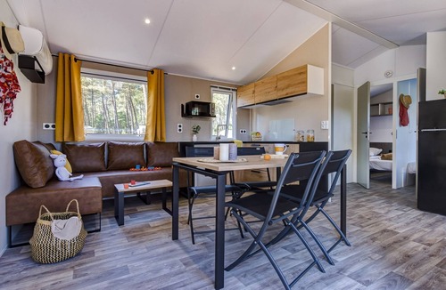 Tellin RV Rental | Cottage Cocoon 6p 3Bdrms AirConPremium