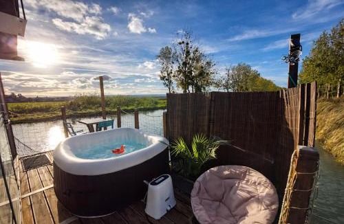 Ouges Boat Rental | Cottage flottant nature, Jacuzzi Privé en supplément près de Dijon