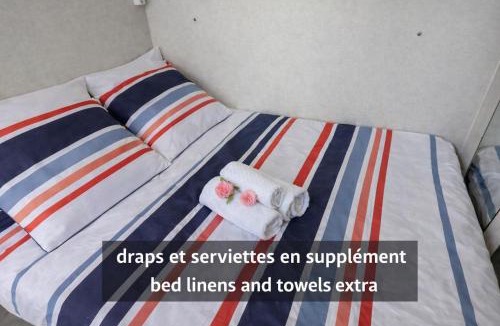 Ouges Boat Rental | Cottage flottant nature, Jacuzzi Privé en supplément près de Dijon