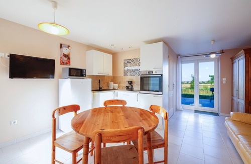 Cast House | Cottage 'Gite L'hermine' with Private Terrace, Shared Garden and Wi-Fi