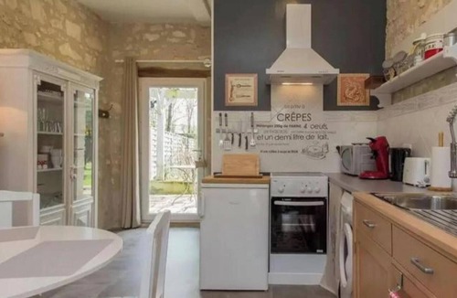 Les Ormes Cottage | Cottage 'Gîte Pierre D'argenson' with Shared Pool, Private Terrace and Wi-Fi