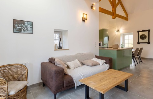 Landrevarzec House | Cottage 'Gite Plain-pied - 4 Personnes' with Private Terrace, Shared Garden and Wi-Fi