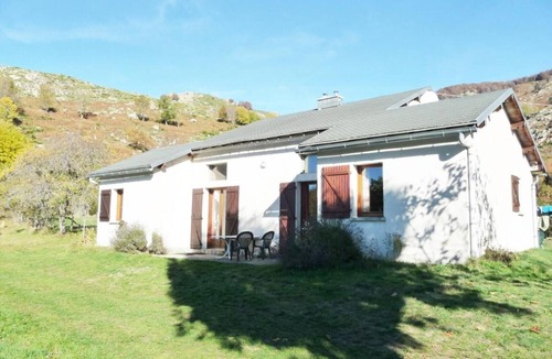 Dourbies House | Cottage 'Gite Saint Guiral' with Mountain View, Private Terrace and Private Garden