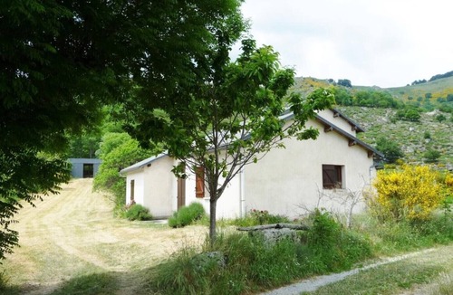 Dourbies House | Cottage 'Gite Saint Guiral' with Mountain View, Private Terrace and Private Garden