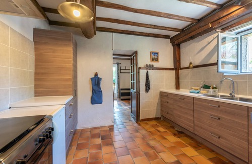 Castet House | Cottage in a Charming Shepherd’s House, Vast Private Land in the Heart of the Pyrenees