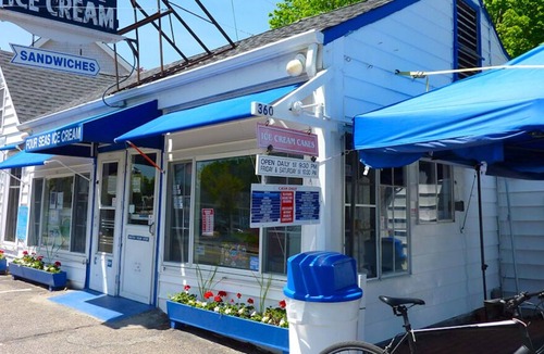 West Hyannisport Cottage | Cottage in Centerville Just Steps from the Beach