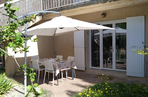 Pont-Saint-Esprit Apartment | Cottage LAVANDE on french vacation farm in Provence