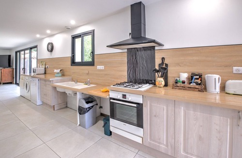 Saint-Remy House | Cottage 'Les Daims De Gardelac' with Private Pool, Wi-Fi and Air Conditioning