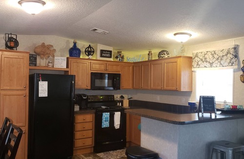 Steinhatchee Cottage | Cottage located in a local fish camp with boat parking.