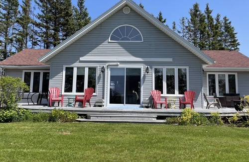 York House | Cottage Located Only 5 Mins From National Park Beach With New Screened In Room