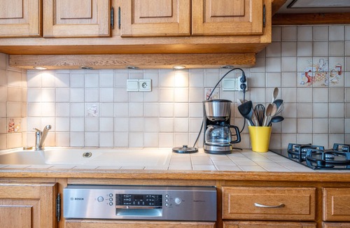 Albens House | Cottage 'Marie Andre' with Private Terrace and Wi-Fi