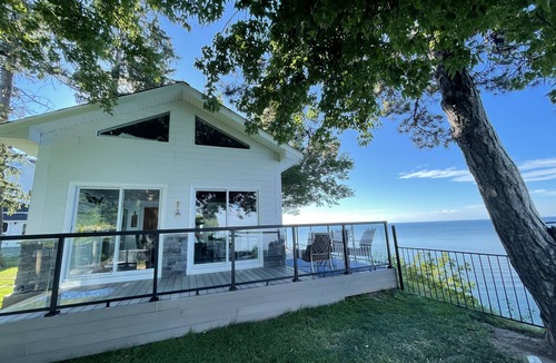 Beamsville Cottage | COTTAGE NIAGARA DIRECT WATERFRONT