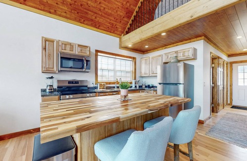 Town of Jerusalem Cottage | Cottage on active vineyard with lovely views, grill, firepit, EV charger, & W/D