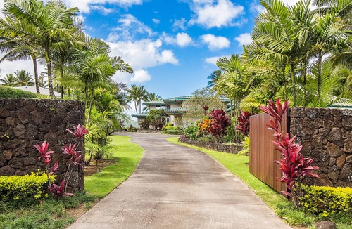 Hanalei Cottage | Cottage on Beachfront Estate property, central Hanalei Bay