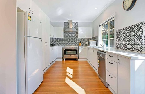 Bletchington House | Cottage on Lords - Pet Friendly