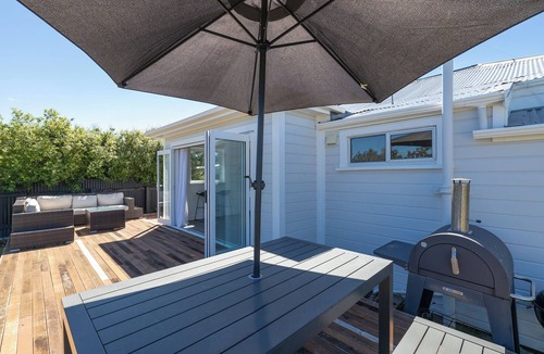 Martinborough Cottage | Cottage on Strasbourge: 2-minute walk to Martinborough Square, bikes