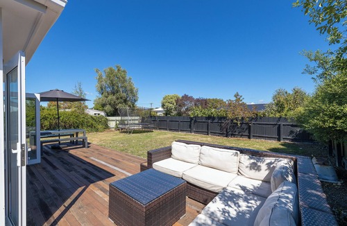Martinborough Cottage | Cottage on Strasbourge: 2-minute walk to Martinborough Square, bikes