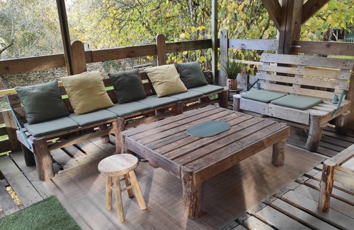 Le Mans Metropole Ski Chalet | Cottage perched in the heart of nature with large terrace