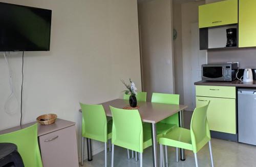 Chaveignes Apartment | cottage poussin 12 picine lave linge