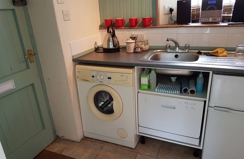 Yealand Redmayne Cottage | Cottage - Sleeps 4 - Pets Ok - Garden - Parking