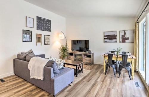 Osage Beach House | Cottage w/Fire Pit by Lake of the Ozarks Shootout