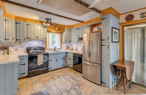 Schroon Lake Cabin | Cottage w/Shared Beach, Great Views, Walk to Town