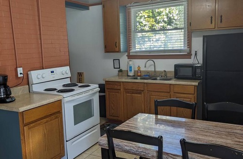 Williamsburg Hotel | Cottage - Williamsburg Pet-Friendly Getaway – Heated Pool, Free Game Room