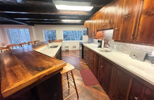 Irondale Cottage | Cottage with commanding views of the lake on a large piece of Canadian Shield