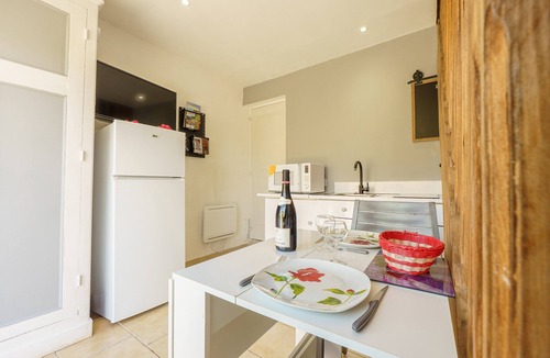Pont-de-l'Isere House | Cottage with Private Spa and Pool