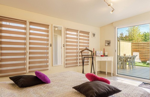 Pont-de-l'Isere House | Cottage with Private Spa and Pool