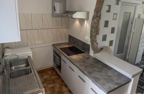 Uzer House | Cottage with River Views, Uzer