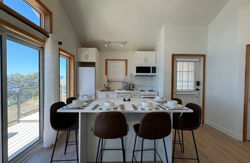 Pender Island Cabin | Cottage with West Suite at Sahhali on the Bluffs