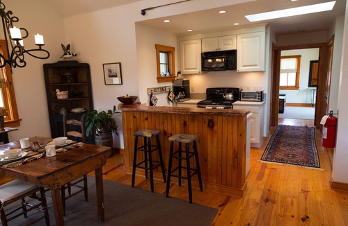 Tolchester Beach Cottage | Cottage within walking distance to the Bay!