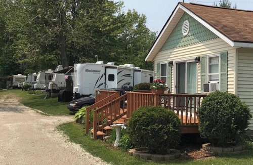 Delton Cottage | Cottages available on Beautiful Upper Crooked Lake.