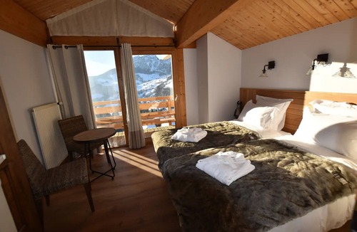 Le Chinaillon Ski Chalet | Cottages for 11 People