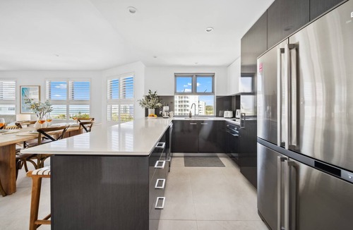 Maroochydore Apartment | Cotton Tree Ocean Views + Romantic Getaway