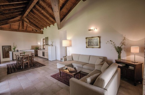 Isola d'Asti Condo | Country apartment Moretti Winery