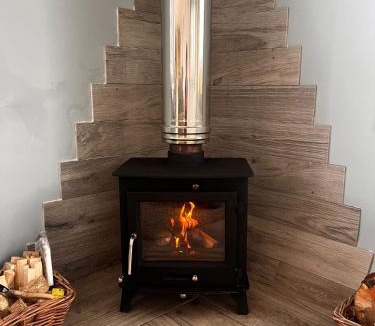 Thornhill Apartment | Country Cabin Retreat - Hideaway & Relax