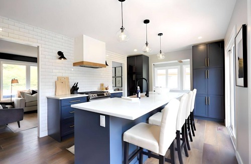 Tiny Cottage | Country Club Cottage in Tiny - Moments From Beach!