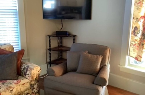 Kingston Springs House | Country Comfort near Nashville at the Flying Pig Inn