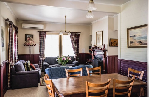 Wollombi Cottage | Country cottage close to function venues and the village of Wollombi