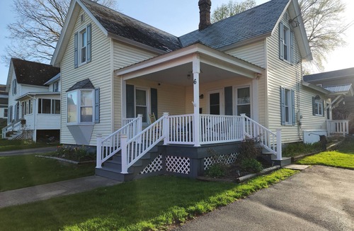 North Lake George House | Country Cottage Living in the Town of Ticonderoga with Modern Amenities
