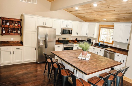 Springfield Cabin | Country Cottage on the Bourbon Trail, near Bardstown, Peaceful, Family, Couples