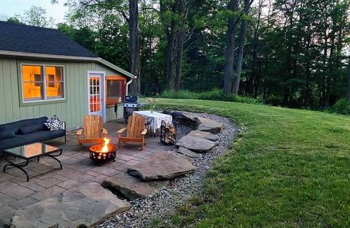 Red Hook Cottage | Country Cottage Retreat, Fido stays for free